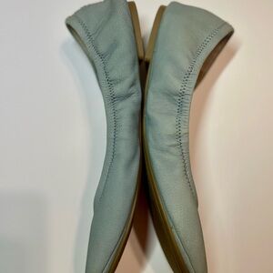 NWOT Lucky Brand Emmie flats. Size 9 1/2